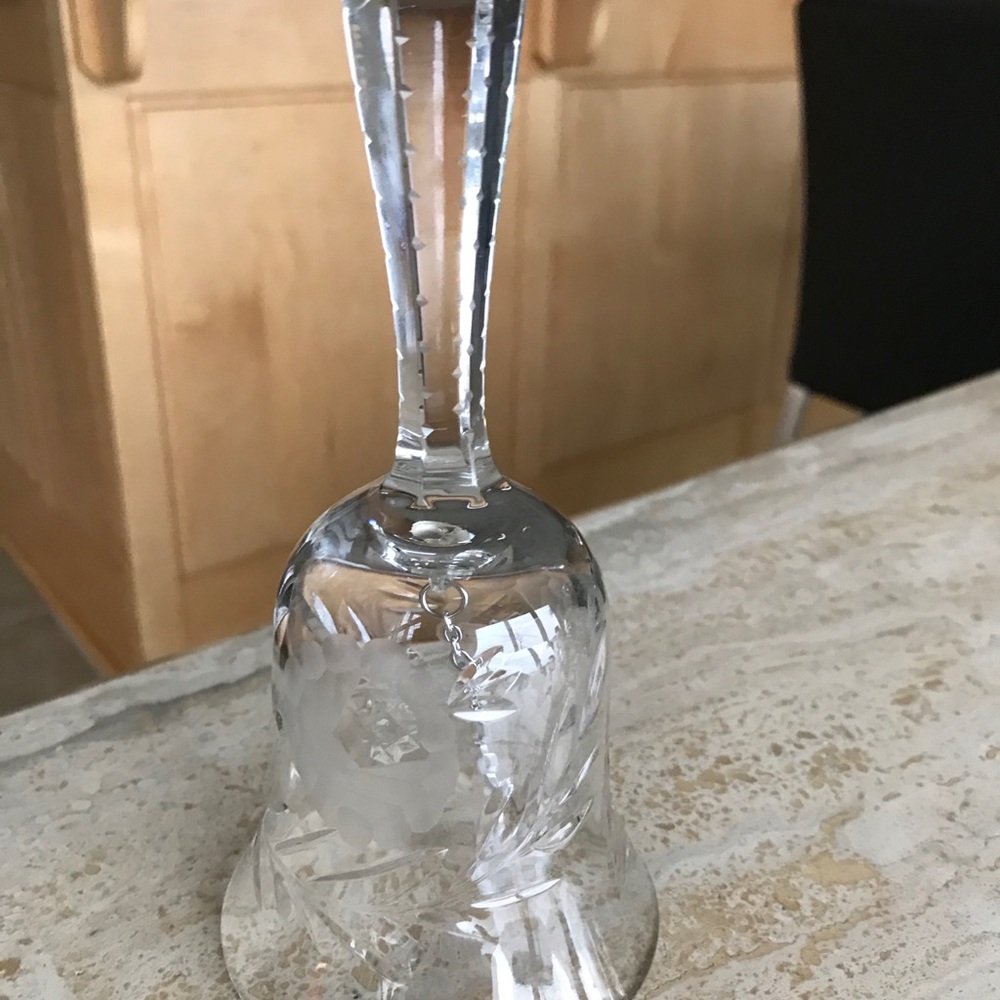 ETCHED CRYSTAL RINGING BELL - Picture 2 of 5